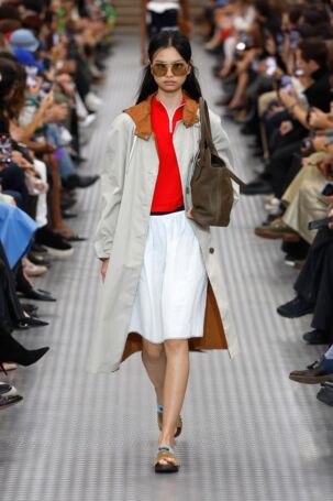 4/68 | Miu Miu Spring 2025 | Photo: NOWFASHION.com Miu Miu Spring 2025 | Photo: NOWFASHION.com