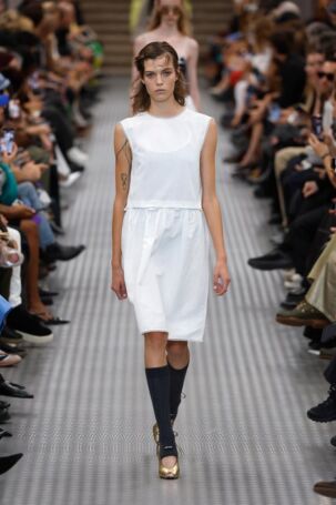 6/68 | Miu Miu Spring 2025 | Photo: NOWFASHION.com Miu Miu Spring 2025 | Photo: NOWFASHION.com