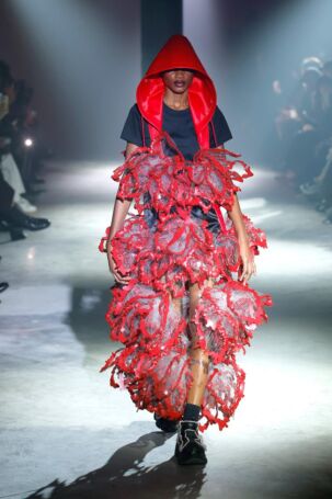 5/31 | Noir Kei Ninomiya Spring 2025 | Photo: NOWFASHION.com Noir Kei Ninomiya Spring 2025 | Photo: NOWFASHION.com