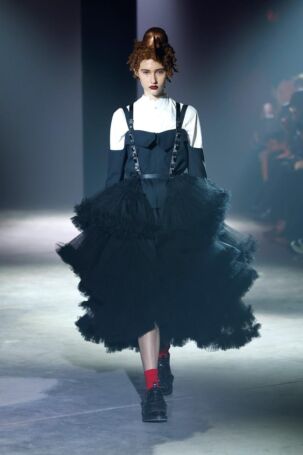 7/31 | Noir Kei Ninomiya Spring 2025 | Photo: NOWFASHION.com Noir Kei Ninomiya Spring 2025 | Photo: NOWFASHION.com