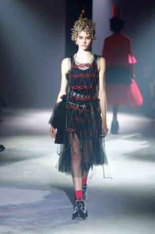 11/31 | Noir Kei Ninomiya Spring 2025 | Photo: NOWFASHION.com Noir Kei Ninomiya Spring 2025 | Photo: NOWFASHION.com