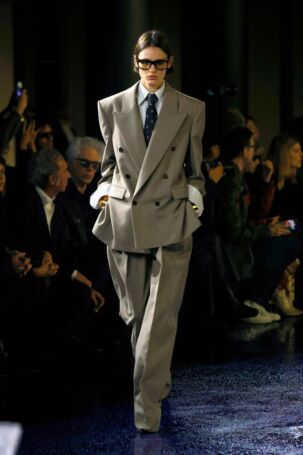 3/50 | Saint Laurent Spring 2025 | Photo: NOWFASHION.com Saint Laurent Spring 2025 | Photo: NOWFASHION.com