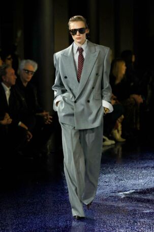 5/50 | Saint Laurent Spring 2025 | Photo: NOWFASHION.com Saint Laurent Spring 2025 | Photo: NOWFASHION.com