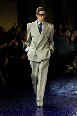 9/50 | Saint Laurent Spring 2025 | Photo: NOWFASHION.com Saint Laurent Spring 2025 | Photo: NOWFASHION.com