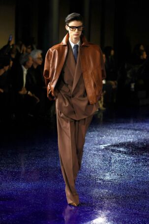 12/50 | Saint Laurent Spring 2025 | Photo: NOWFASHION.com Saint Laurent Spring 2025 | Photo: NOWFASHION.com