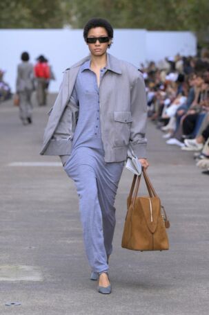 9/55 | Stella McCartney Spring 2025 | Photo: NOWFASHION.com Stella McCartney Spring 2025 | Photo: NOWFASHION.com
