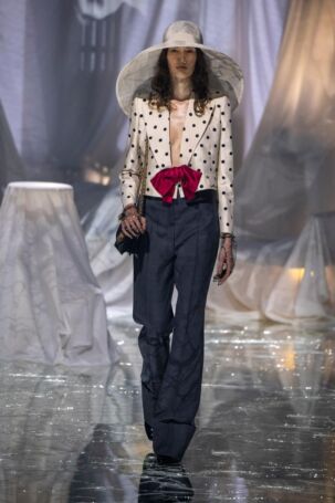 3/86 | Valentino Spring 2025 | Photo: NOWFASHION.com Valentino Spring 2025 | Photo: NOWFASHION.com