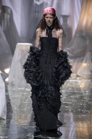 5/86 | Valentino Spring 2025 | Photo: NOWFASHION.com Valentino Spring 2025 | Photo: NOWFASHION.com