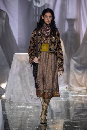 7/86 | Valentino Spring 2025 | Photo: NOWFASHION.com Valentino Spring 2025 | Photo: NOWFASHION.com