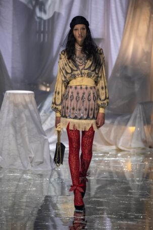 11/86 | Valentino Spring 2025 | Photo: NOWFASHION.com Valentino Spring 2025 | Photo: NOWFASHION.com
