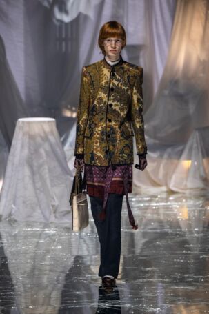 12/86 | Valentino Spring 2025 | Photo: NOWFASHION.com Valentino Spring 2025 | Photo: NOWFASHION.com