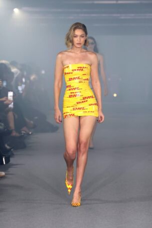 3/60 | Vetements Spring 2025 | Photo: NOWFASHION.com Vetements Spring 2025 | Photo: NOWFASHION.com