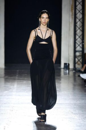 4/32 | ANDREĀDAMO Spring 2025 | Photo: NOWFASHION.com ANDREĀDAMO Spring 2025 | Photo: NOWFASHION.com