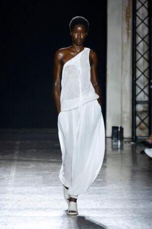 5/32 | ANDREĀDAMO Spring 2025 | Photo: NOWFASHION.com ANDREĀDAMO Spring 2025 | Photo: NOWFASHION.com