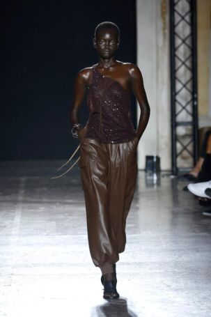 9/32 | ANDREĀDAMO Spring 2025 | Photo: NOWFASHION.com ANDREĀDAMO Spring 2025 | Photo: NOWFASHION.com