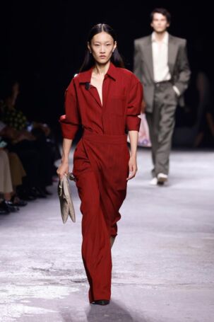 2/74 | Bottega Veneta Spring 2025 | Photo: NOWFASHION.com Bottega Veneta Spring 2025 | Photo: NOWFASHION.com