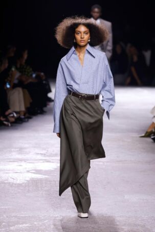4/74 | Bottega Veneta Spring 2025 | Photo: NOWFASHION.com Bottega Veneta Spring 2025 | Photo: NOWFASHION.com