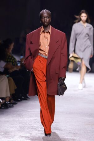 6/74 | Bottega Veneta Spring 2025 | Photo: NOWFASHION.com Bottega Veneta Spring 2025 | Photo: NOWFASHION.com