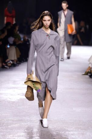 7/74 | Bottega Veneta Spring 2025 | Photo: NOWFASHION.com Bottega Veneta Spring 2025 | Photo: NOWFASHION.com