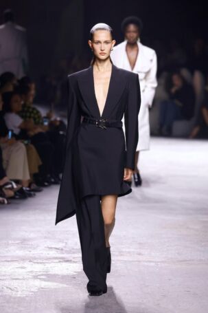 10/74 | Bottega Veneta Spring 2025 | Photo: NOWFASHION.com Bottega Veneta Spring 2025 | Photo: NOWFASHION.com