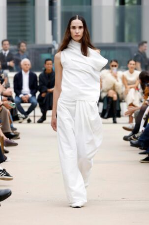 1/29 | Calcaterra Spring 2025 | Photo: NOWFASHION.com Calcaterra Spring 2025 | Photo: NOWFASHION.com