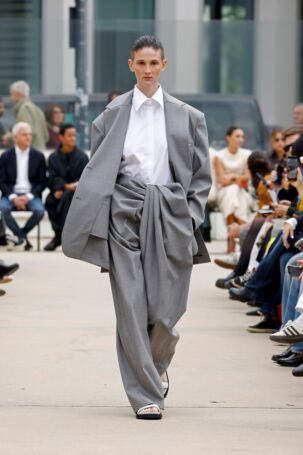 2/29 | Calcaterra Spring 2025 | Photo: NOWFASHION.com Calcaterra Spring 2025 | Photo: NOWFASHION.com