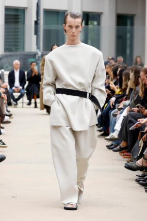 5/29 | Calcaterra Spring 2025 | Photo: NOWFASHION.com Calcaterra Spring 2025 | Photo: NOWFASHION.com