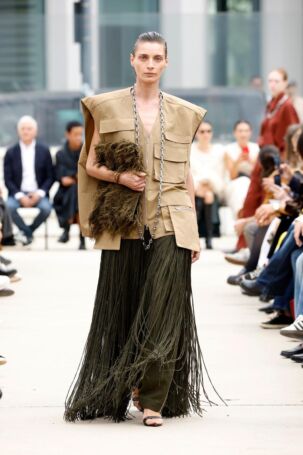 8/29 | Calcaterra Spring 2025 | Photo: NOWFASHION.com Calcaterra Spring 2025 | Photo: NOWFASHION.com