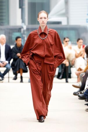 9/29 | Calcaterra Spring 2025 | Photo: NOWFASHION.com Calcaterra Spring 2025 | Photo: NOWFASHION.com