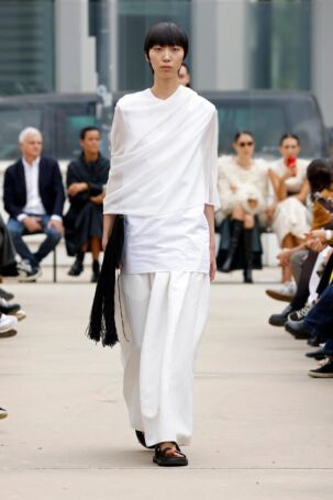 11/29 | Calcaterra Spring 2025 | Photo: NOWFASHION.com Calcaterra Spring 2025 | Photo: NOWFASHION.com