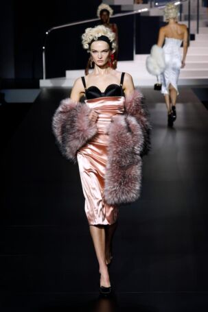 2/60 | Dolce&Gabbana Spring 2025 | Photo: NOWFASHION.com Dolce&Gabbana Spring 2025 | Photo: NOWFASHION.com