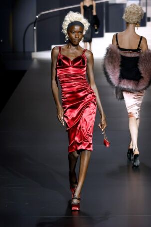 3/60 | Dolce&Gabbana Spring 2025 | Photo: NOWFASHION.com Dolce&Gabbana Spring 2025 | Photo: NOWFASHION.com