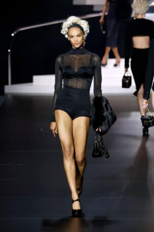 10/60 | Dolce&Gabbana Spring 2025 | Photo: NOWFASHION.com Dolce&Gabbana Spring 2025 | Photo: NOWFASHION.com