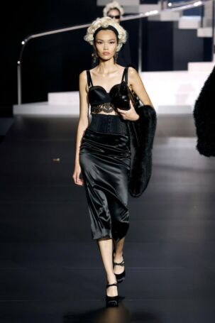 12/60 | Dolce&Gabbana Spring 2025 | Photo: NOWFASHION.com Dolce&Gabbana Spring 2025 | Photo: NOWFASHION.com