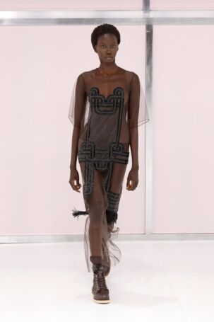 1/44 | Fendi Spring 2025 | Photo: NOWFASHION.com Fendi Spring 2025 | Photo: NOWFASHION.com
