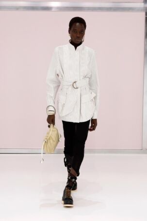 5/44 | Fendi Spring 2025 | Photo: NOWFASHION.com Fendi Spring 2025 | Photo: NOWFASHION.com