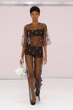 8/44 | Fendi Spring 2025 | Photo: NOWFASHION.com Fendi Spring 2025 | Photo: NOWFASHION.com