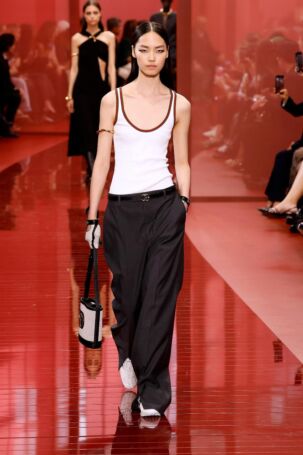 2/55 | Gucci Spring 2025 | Photo: NOWFASHION.com Gucci Spring 2025 | Photo: NOWFASHION.com