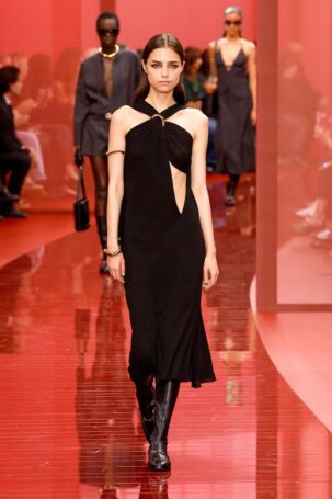 3/55 | Gucci Spring 2025 | Photo: NOWFASHION.com Gucci Spring 2025 | Photo: NOWFASHION.com