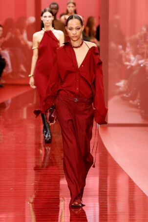 7/55 | Gucci Spring 2025 | Photo: NOWFASHION.com Gucci Spring 2025 | Photo: NOWFASHION.com
