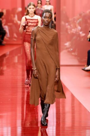 9/55 | Gucci Spring 2025 | Photo: NOWFASHION.com Gucci Spring 2025 | Photo: NOWFASHION.com