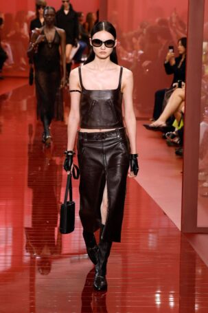 12/55 | Gucci Spring 2025 | Photo: NOWFASHION.com Gucci Spring 2025 | Photo: NOWFASHION.com