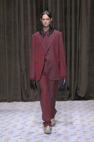 4/70 | Jil Sander Spring 2025 | Photo: NOWFASHION.com Jil Sander Spring 2025 | Photo: NOWFASHION.com