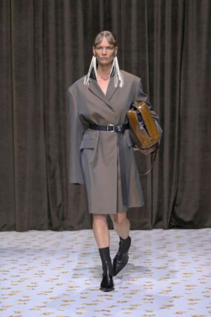 6/70 | Jil Sander Spring 2025 | Photo: NOWFASHION.com Jil Sander Spring 2025 | Photo: NOWFASHION.com