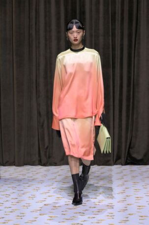 12/70 | Jil Sander Spring 2025 | Photo: NOWFASHION.com Jil Sander Spring 2025 | Photo: NOWFASHION.com