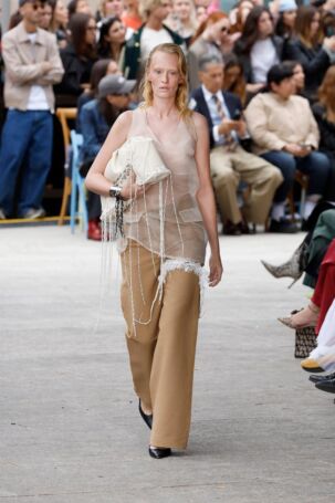 2/45 | Marco Rambaldi Spring 2025 | Photo: NOWFASHION.com Marco Rambaldi Spring 2025 | Photo: NOWFASHION.com