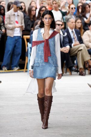 8/45 | Marco Rambaldi Spring 2025 | Photo: NOWFASHION.com Marco Rambaldi Spring 2025 | Photo: NOWFASHION.com