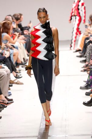 1/44 | Missoni Spring 2025 | Photo: NOWFASHION.com Missoni Spring 2025 | Photo: NOWFASHION.com