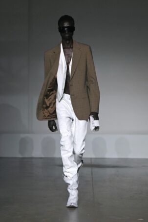 3/52 | MM6 Maison Margiela Spring 2025 | Photo: NOWFASHION.com MM6 Maison Margiela Spring 2025 | Photo: NOWFASHION.com