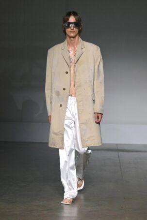 7/52 | MM6 Maison Margiela Spring 2025 | Photo: NOWFASHION.com MM6 Maison Margiela Spring 2025 | Photo: NOWFASHION.com